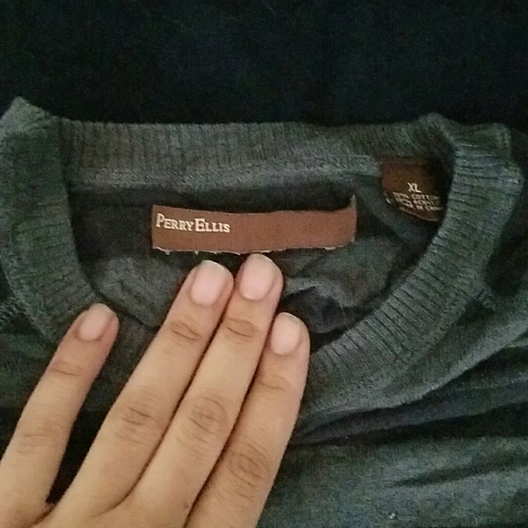 Perry Ellis Sweater - Picture 2 of 2
